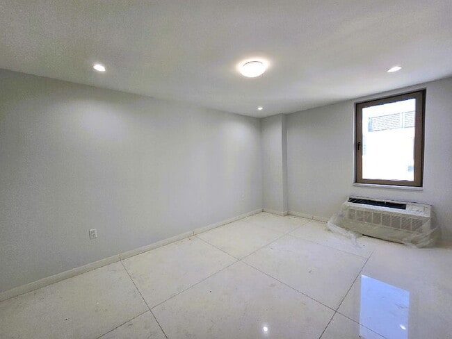 29-19 Newtown Ave in Queens, NY - Building Photo - Building Photo