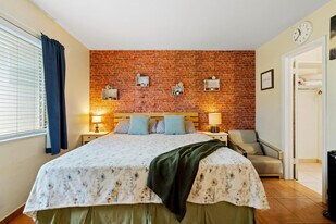 1739 Washington St in Hollywood, FL - Building Photo