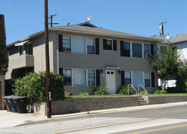 4121 Ocean View Blvd in Montrose, CA - Foto de edificio - Building Photo