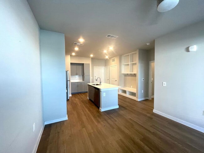 3845 Frontier Pkwy in Aubrey, TX - Foto de edificio - Building Photo