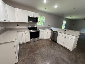 112 Hooper Dr in Charlotte, TN - Building Photo - Building Photo