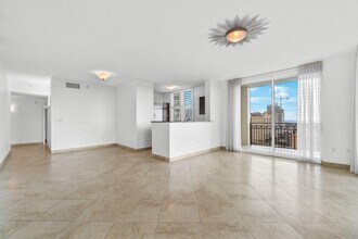 550 Okeechobee Blvd in West Palm Beach, FL - Foto de edificio - Building Photo