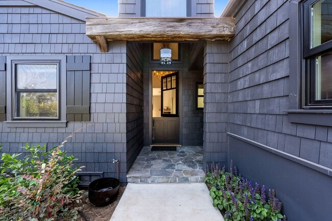 531 De Anza Dr in Newport Beach, CA - Building Photo - Building Photo