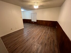 1702 Kirk Ave, Unit 101 in Killeen, TX - Building Photo
