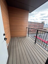 265 Border St, Unit #405 in Boston, MA - Foto de edificio - Building Photo