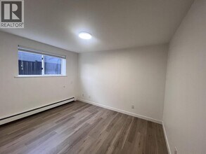 5xx E 9th St in North Vancouver, BC - Building Photo - Building Photo