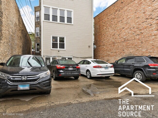 2042 W Armitage Ave, Unit 1 in Chicago, IL - Building Photo - Building Photo