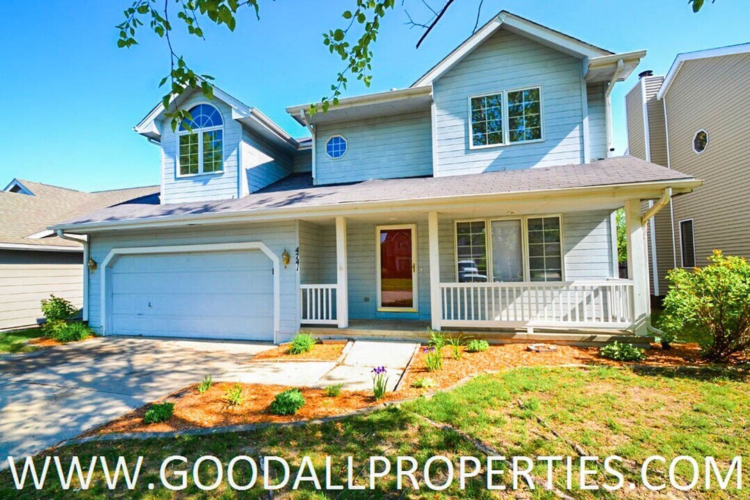4741 Coachlight Dr in West Des Moines, IA - Building Photo