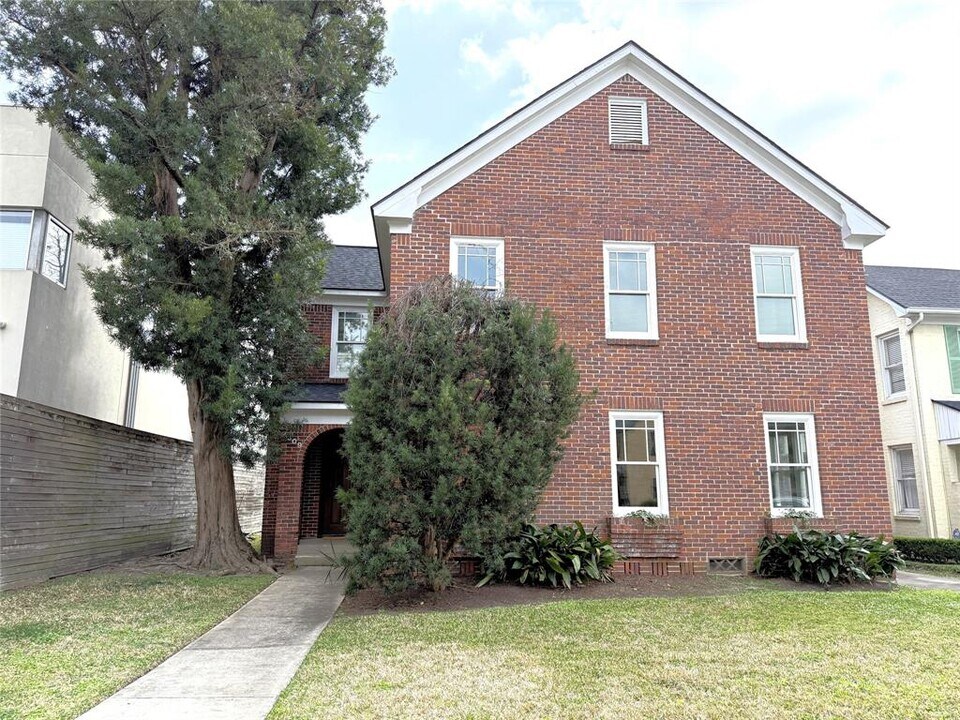 2311 Wroxton Rd in Houston, TX - Building Photo