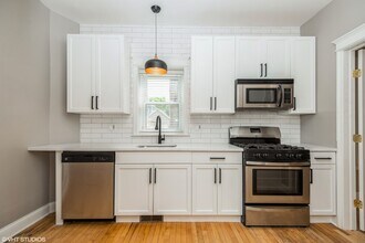 3807 N Ravenswood Ave in Chicago, IL - Building Photo - Building Photo