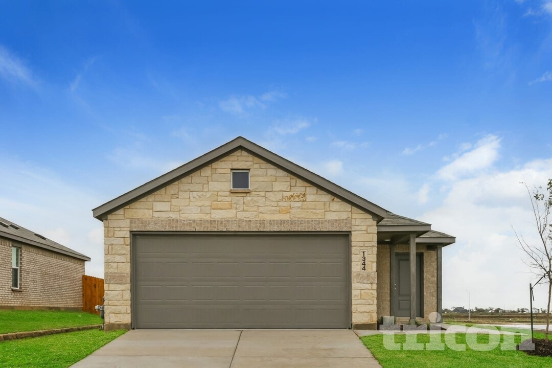 1344 Amapola Dr in Haslet, TX - Building Photo