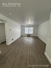 721 Green Rd in Ypsilanti, MI - Foto de edificio - Building Photo