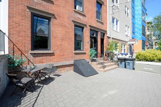 322 4th St in Jersey City, NJ - Building Photo - Building Photo
