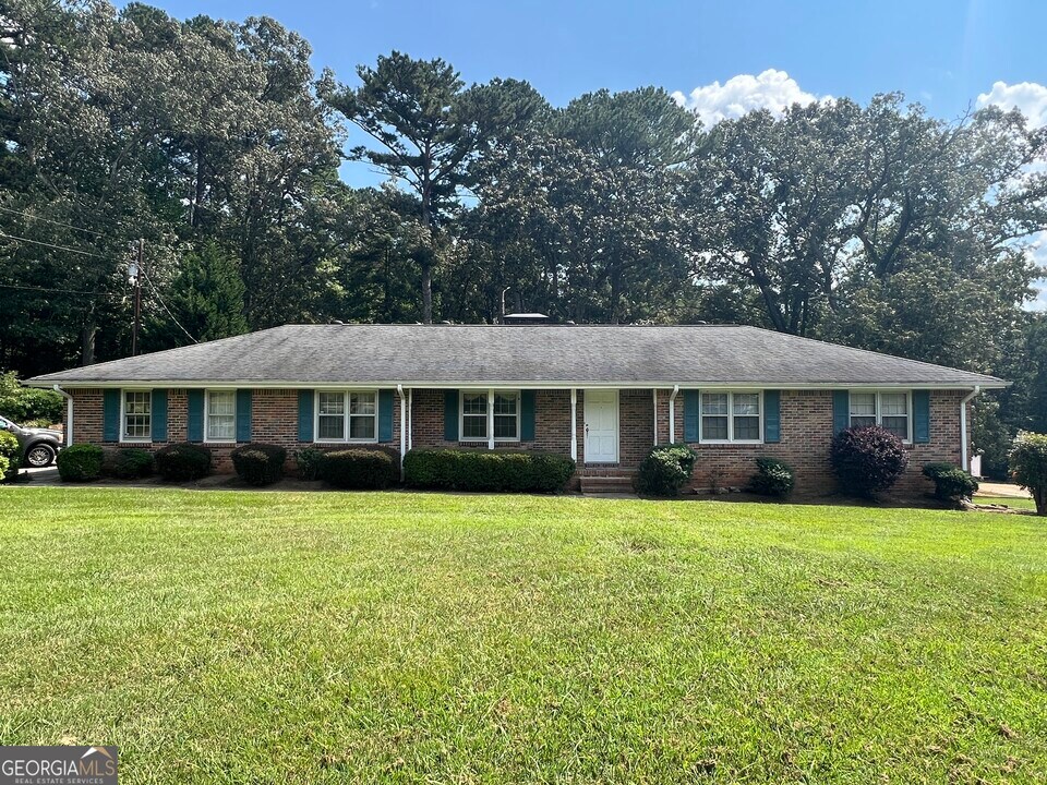 215 Old Oxford Rd in Covington, GA - Building Photo