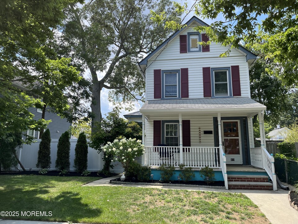 819 Dunlewy St in Asbury Park, NJ - Building Photo