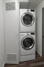 2123 Down St in Riverside, CA - Foto de edificio - Building Photo