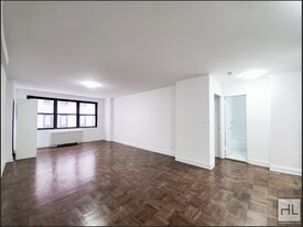 5 AVENUE in New York, NY - Building Photo