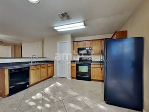 15617 W Caribbean Ln in Surprise, AZ - Foto de edificio - Building Photo