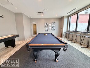 231 W Scott St, Unit 1 in Chicago, IL - Building Photo - Building Photo