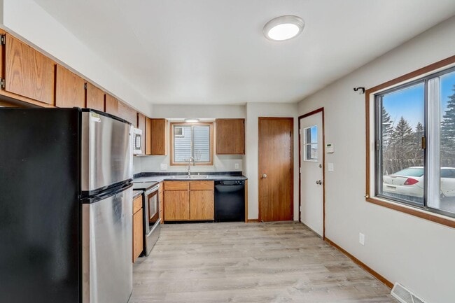 8543 W Fairy Chasm Dr in Milwaukee, WI - Building Photo - Building Photo