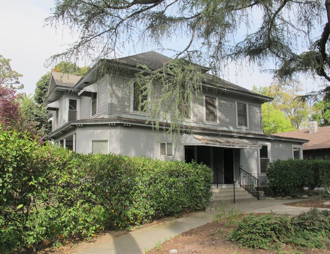 709 N College Ave in Claremont, CA - Building Photo - Building Photo