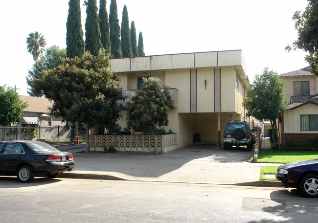 14218 Sylvan St in Van Nuys, CA - Building Photo - Building Photo