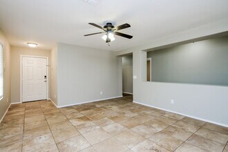 1427 N Thunderbird Ave in Gilbert, AZ - Foto de edificio - Building Photo