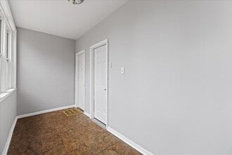 255 W Union St in Burlington, NJ - Building Photo - Building Photo
