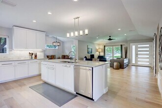 2500 Pinewood Terrace in Austin, TX - Building Photo - Building Photo