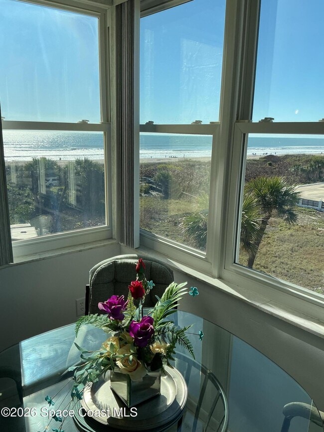 4700 Ocean Beach Blvd in Cocoa Beach, FL - Foto de edificio - Building Photo