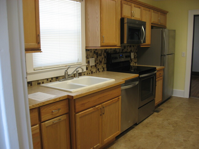 1108 S Cedar St, Unit 1 in Ottawa, KS - Building Photo - Building Photo