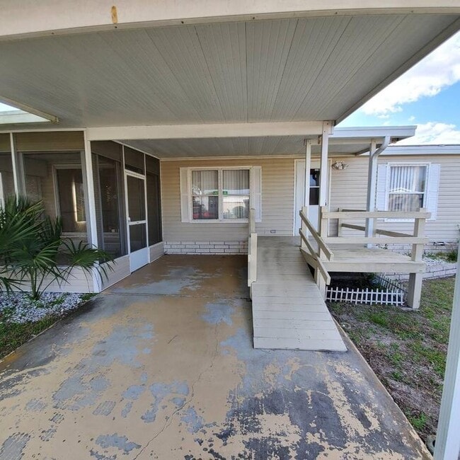 15017 Johansson Ave in Hudson, FL - Foto de edificio - Building Photo