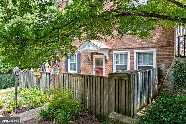 property at 3334 S Wakefield St