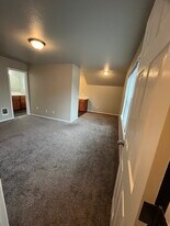 14373 Emily Pl, Unit Private Condo in Oregon City, OR - Building Photo