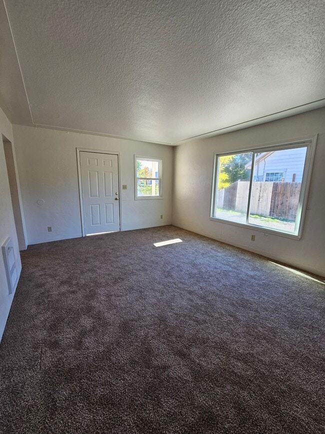 1-854 1/2 W Stewart Ave in Medford, OR - Building Photo - Building Photo