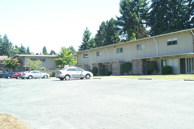 Newport Manor Apartments in Bellevue, WA - Foto de edificio - Building Photo