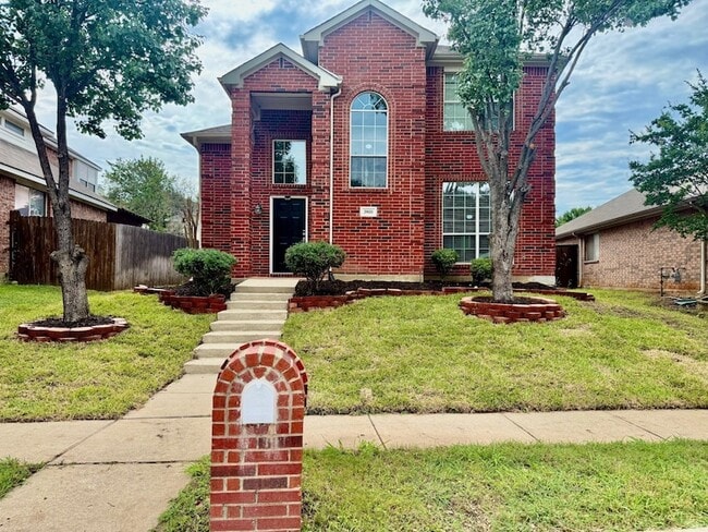 property at 3900 Braxton Ln