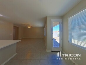 1349 N Parkcrest in Mesa, AZ - Foto de edificio - Building Photo