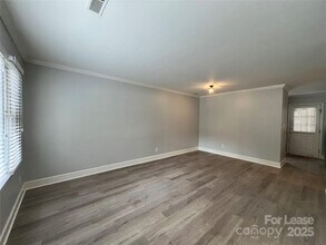 1948 Lynnwood Dr in Charlotte, NC - Foto de edificio - Building Photo
