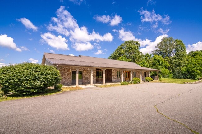 411 Roy E Brown Rd in Vilas, NC - Building Photo - Building Photo