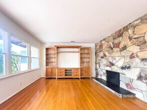 626 Irving Dr in Burbank, CA - Building Photo - Building Photo