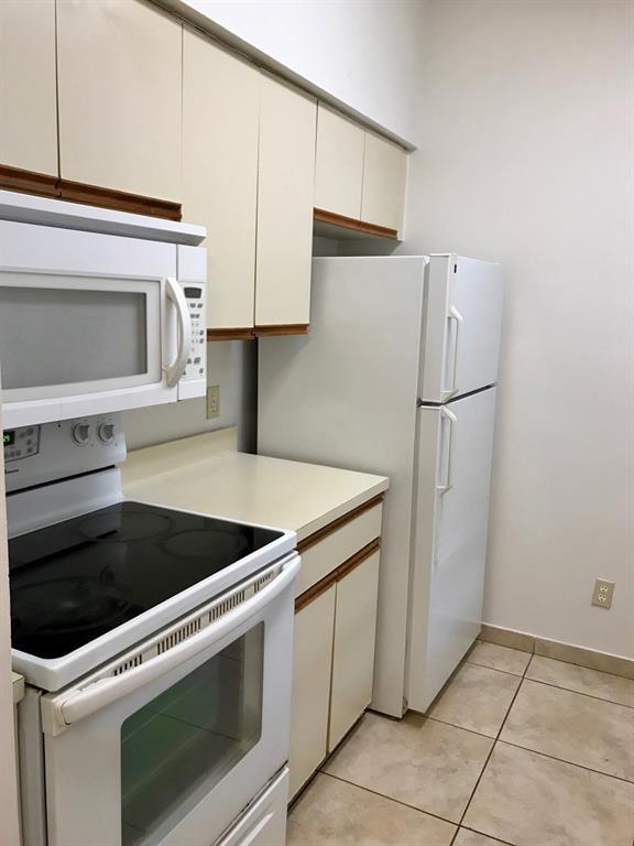 660 Cypress Club Way, Unit I11 in Deerfield Beach, FL - Building Photo - Building Photo