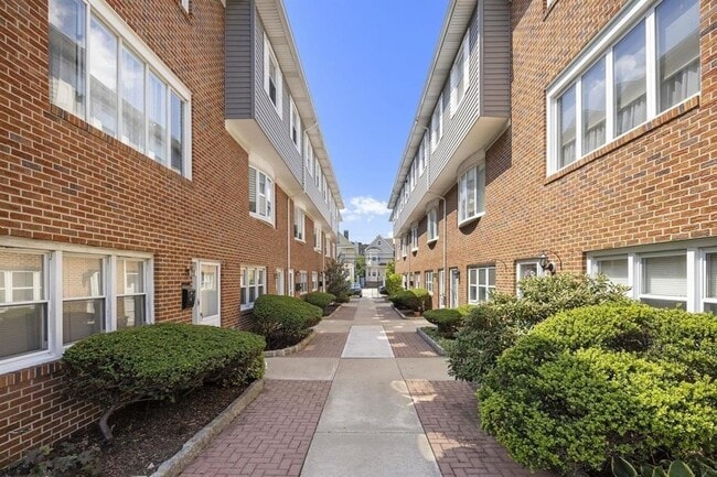 43 W 30th St in Bayonne, NJ - Building Photo - Building Photo