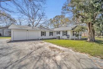 4255 State Highway 323 W in Henderson, TX - Building Photo - Building Photo