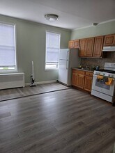 36-05 Vernon Blvd in Queens, NY - Building Photo - Building Photo