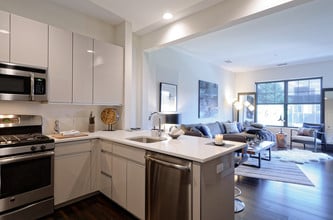 24 N Main in West Hartford, CT - Foto de edificio - Building Photo