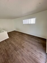 15009 Moorpark St in Los Angeles, CA - Foto de edificio - Building Photo