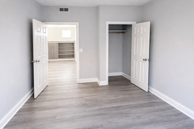 843 E Marquette Rd, Unit 1 in Chicago, IL - Building Photo - Building Photo