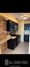 1094 Schmidt Ln in North Brunswick, NJ - Building Photo - Building Photo