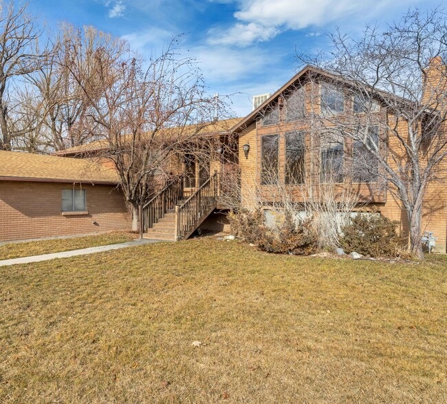 property at 1222 W Shields Ln